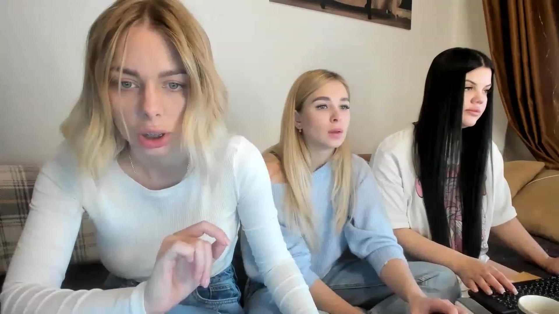 Gallery image thumbnail from YourPupsik's myfreecams stream on, 03/16/2023, 07:58 image 5 of 20