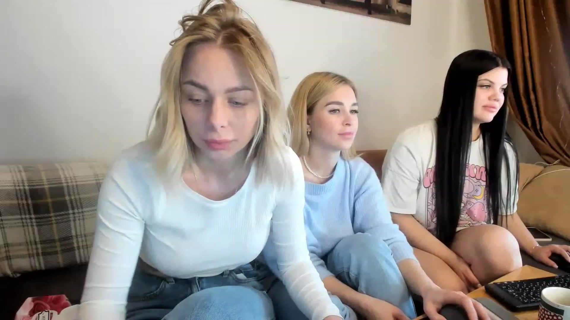 Gallery image thumbnail from YourPupsik's myfreecams stream on, 03/16/2023, 10:04 image 2 of 20