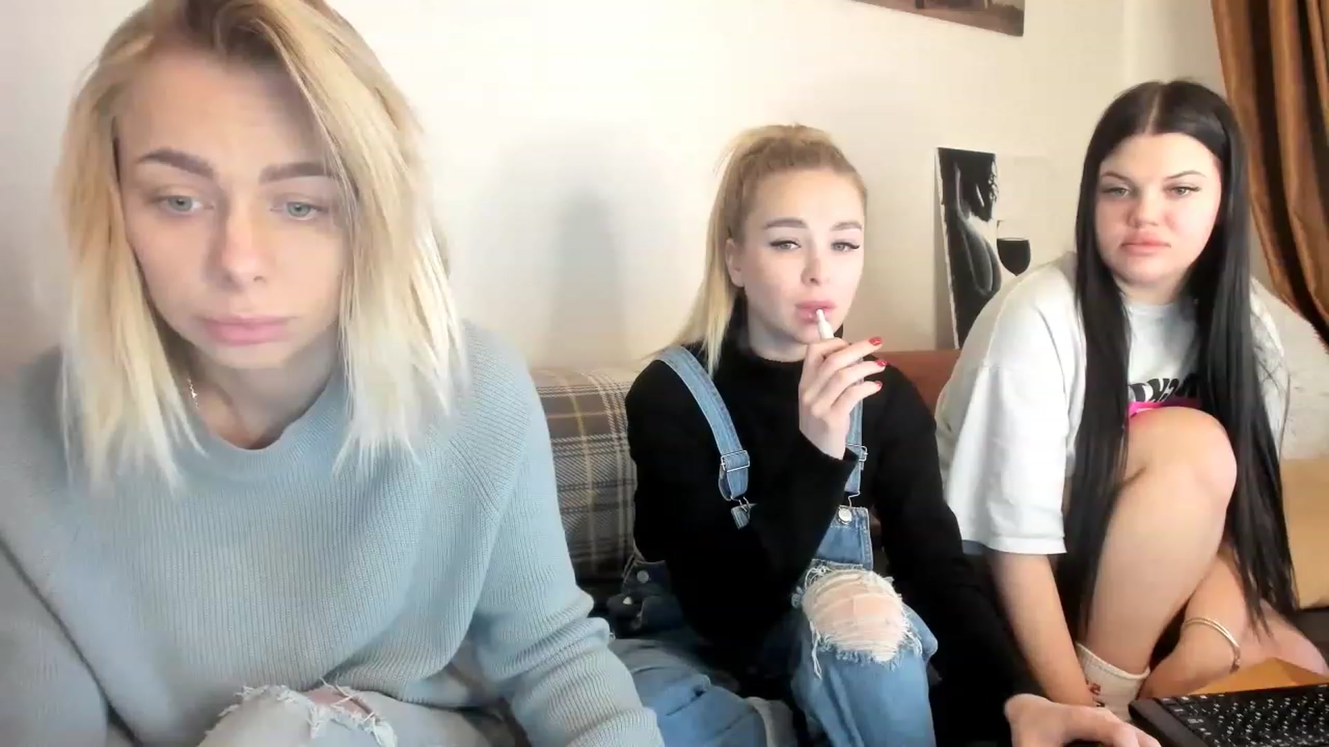 Gallery image thumbnail from YourPupsik's myfreecams stream on, 03/20/2023, 08:39 image 1 of 20
