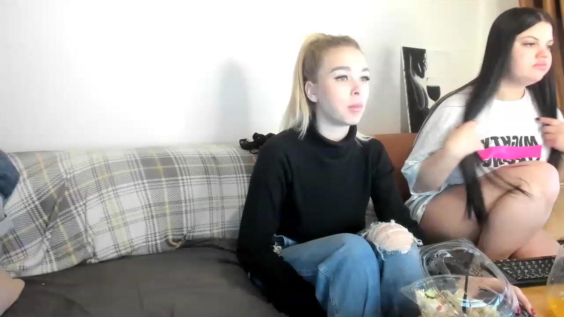 Gallery image thumbnail from YourPupsik's myfreecams stream on, 03/20/2023, 10:16 image 17 of 20