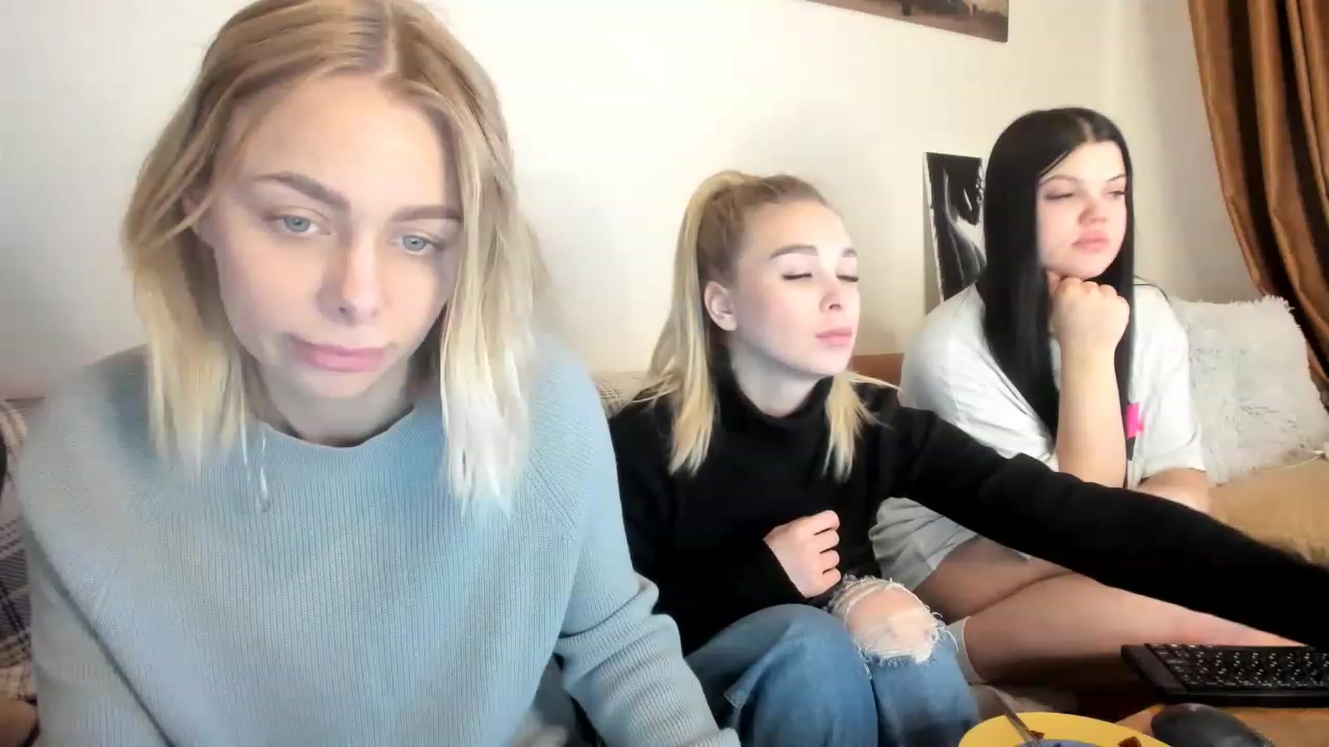 Gallery image thumbnail from YourPupsik's myfreecams stream on, 03/20/2023, 12:36 image 3 of 20