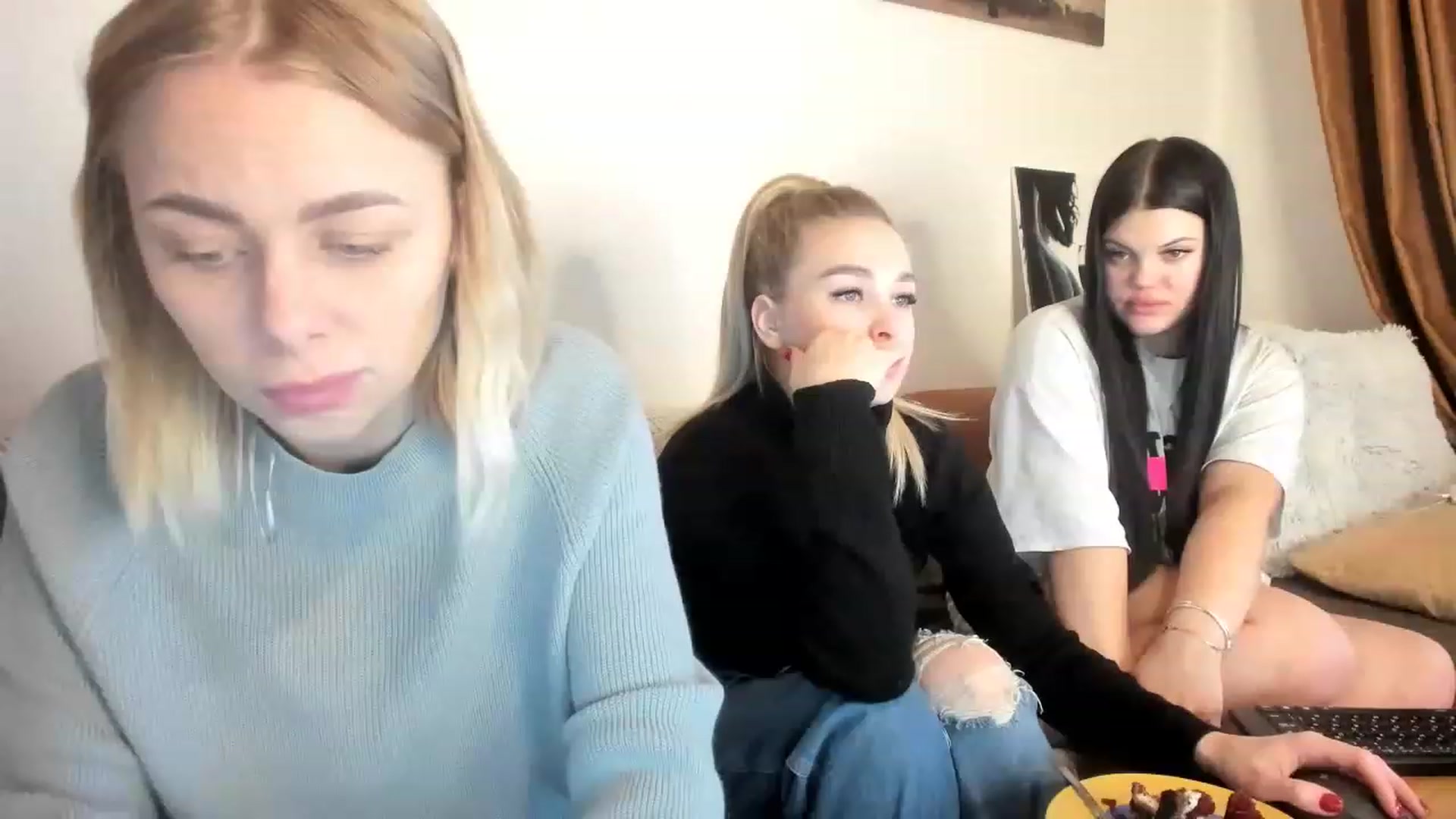 Gallery image thumbnail from YourPupsik's myfreecams stream on, 03/20/2023, 12:36 image 4 of 20