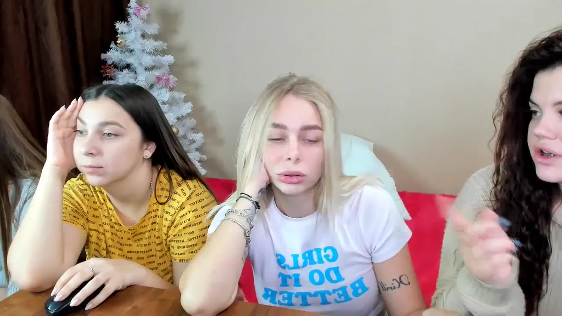 Gallery image thumbnail from YourPupsik's myfreecams stream on, 12/28/2023, 09:55 image 13 of 20