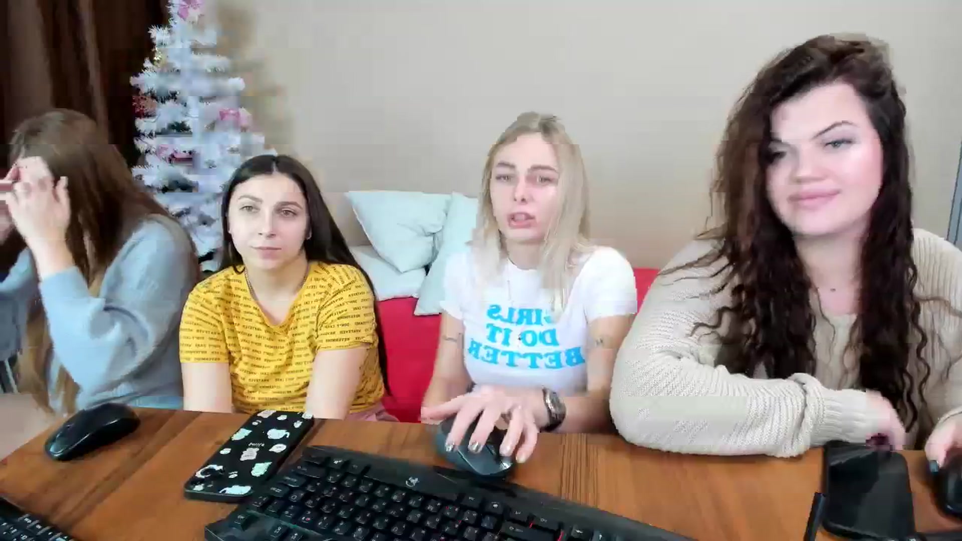 Gallery image thumbnail from YourPupsik's myfreecams stream on, 12/28/2023, 11:27 image 13 of 20