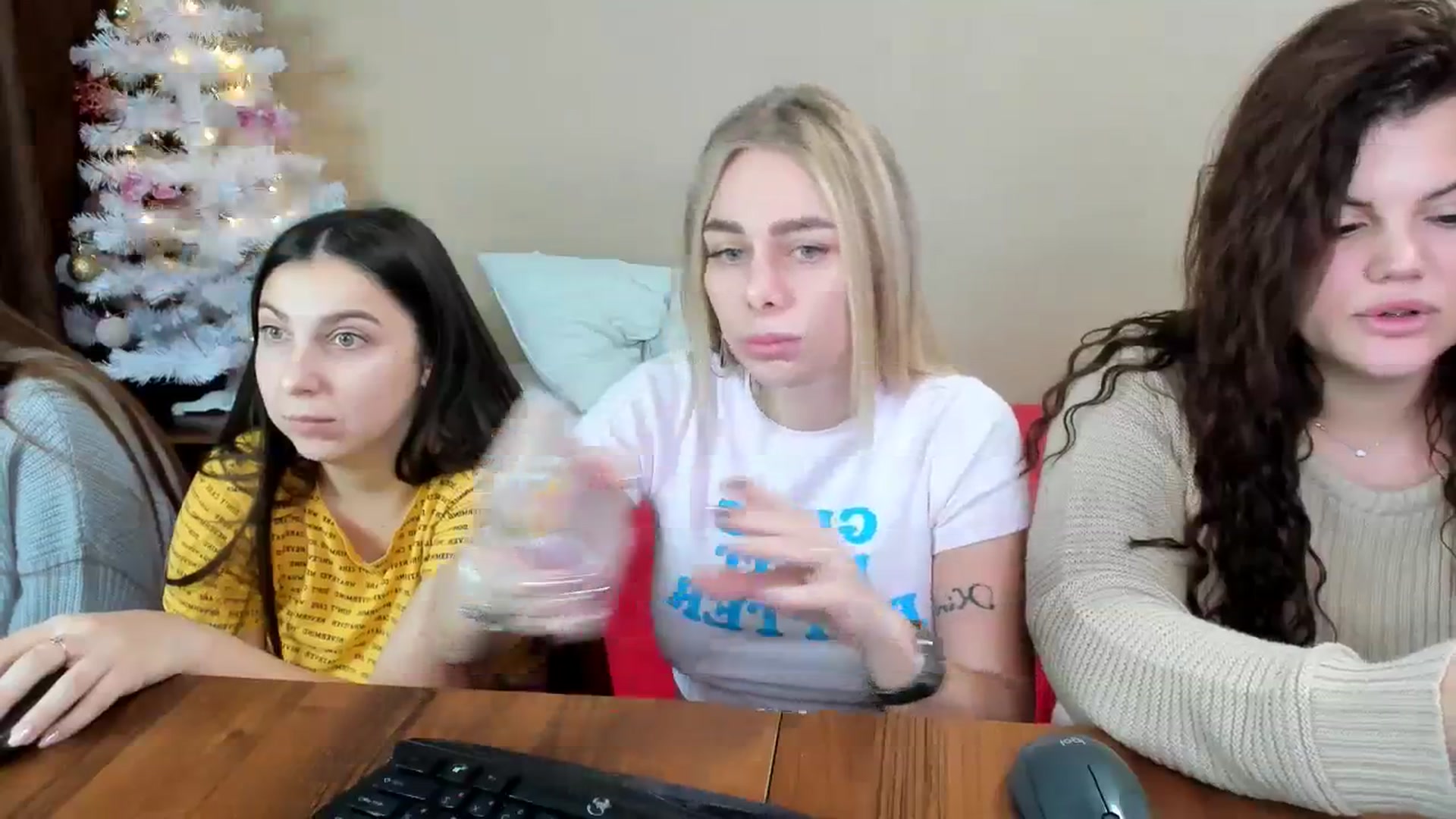 Gallery image thumbnail from YourPupsik's myfreecams stream on, 12/28/2023, 11:27 image 5 of 20