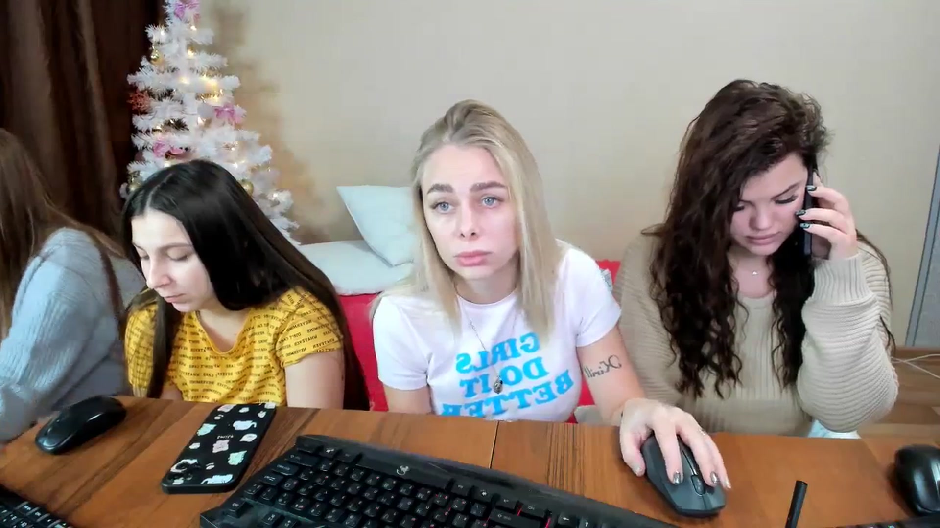 Gallery image thumbnail from YourPupsik's myfreecams stream on, 12/28/2023, 11:27 image 15 of 20