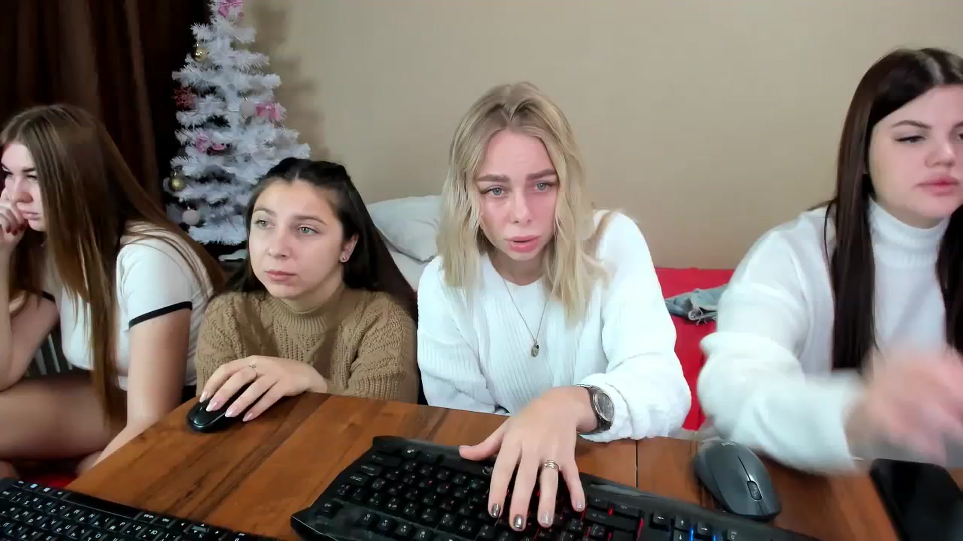 Gallery image thumbnail from YourPupsik's myfreecams stream on, 12/29/2023, 09:53 image 1 of 20