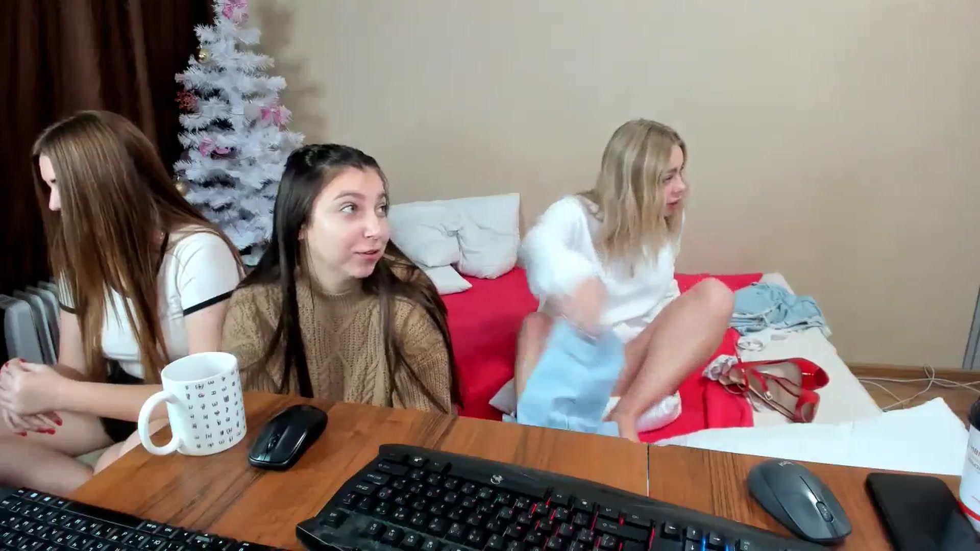 Gallery image thumbnail from YourPupsik's myfreecams stream on, 12/29/2023, 09:53 image 2 of 20