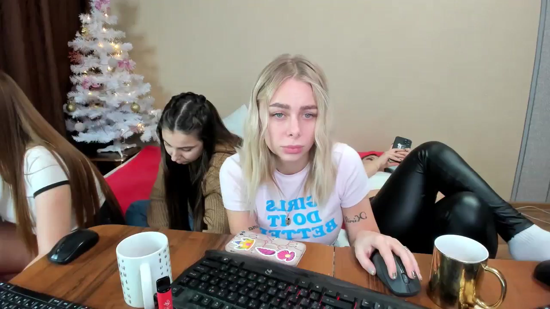Gallery image thumbnail from YourPupsik's myfreecams stream on, 12/29/2023, 10:16 image 15 of 20