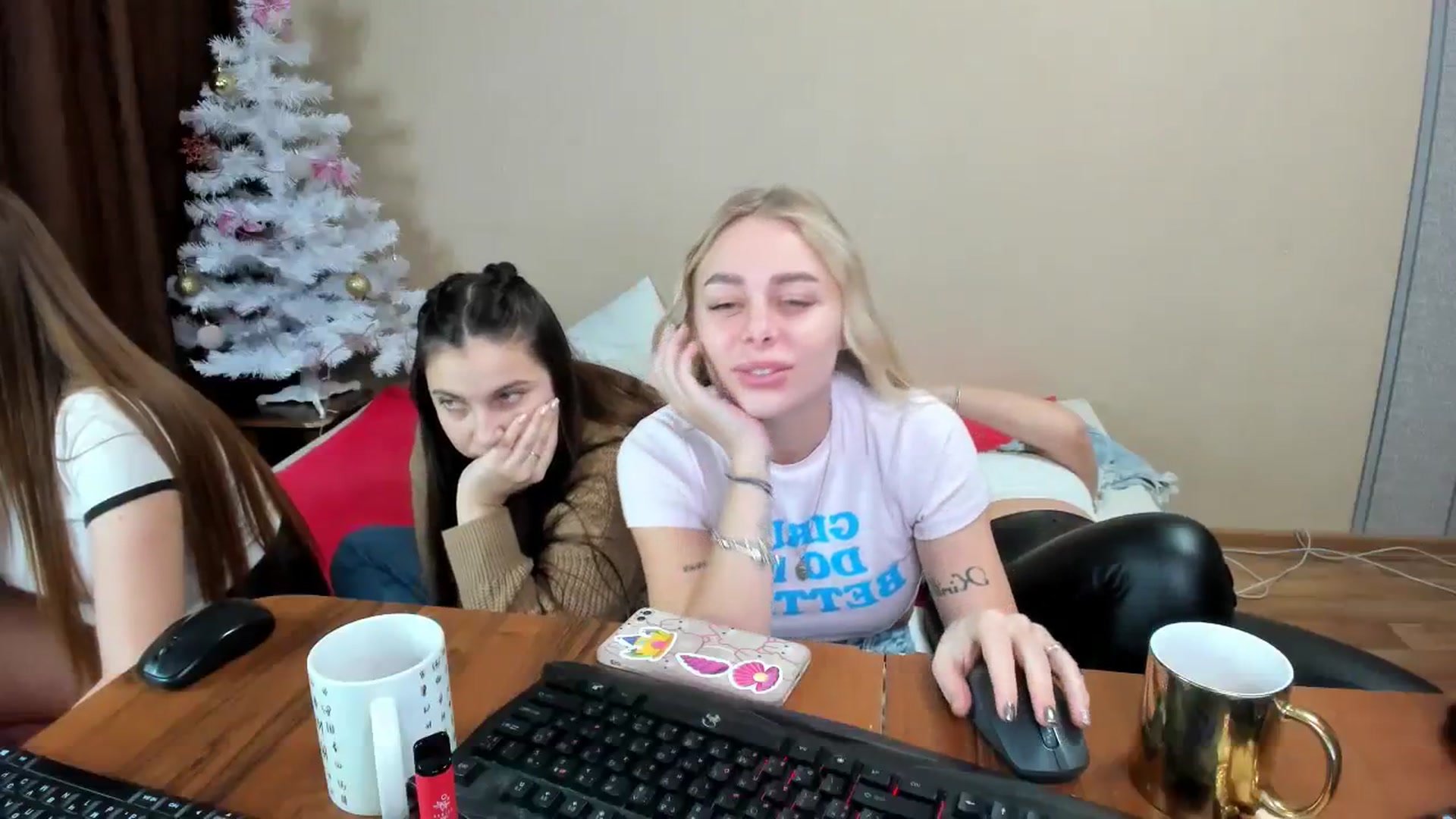 Gallery image thumbnail from YourPupsik's myfreecams stream on, 12/29/2023, 10:16 image 14 of 20