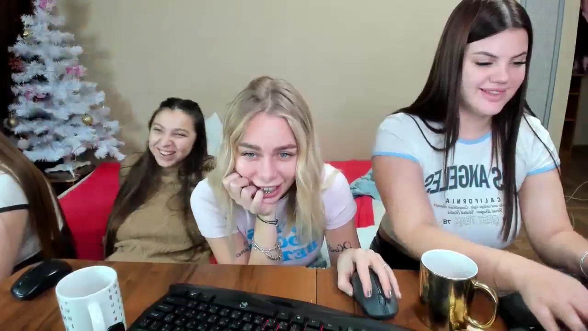 Gallery image thumbnail from YourPupsik's myfreecams stream on, 12/29/2023, 10:16 image 8 of 20