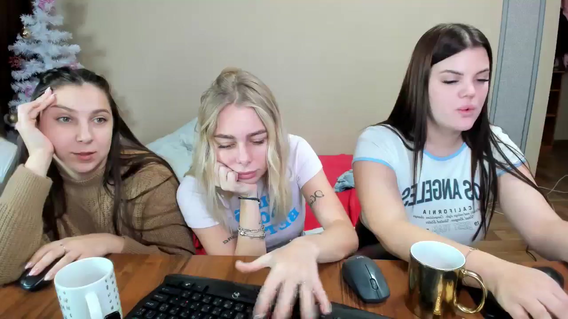 Gallery image thumbnail from YourPupsik's myfreecams stream on, 12/29/2023, 10:16 image 4 of 20