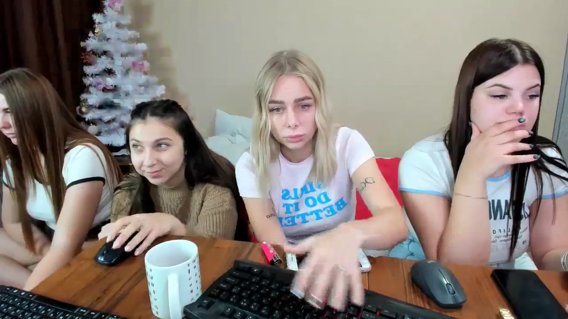 Gallery image thumbnail from YourPupsik's myfreecams stream on, 12/29/2023, 11:42 image 7 of 20