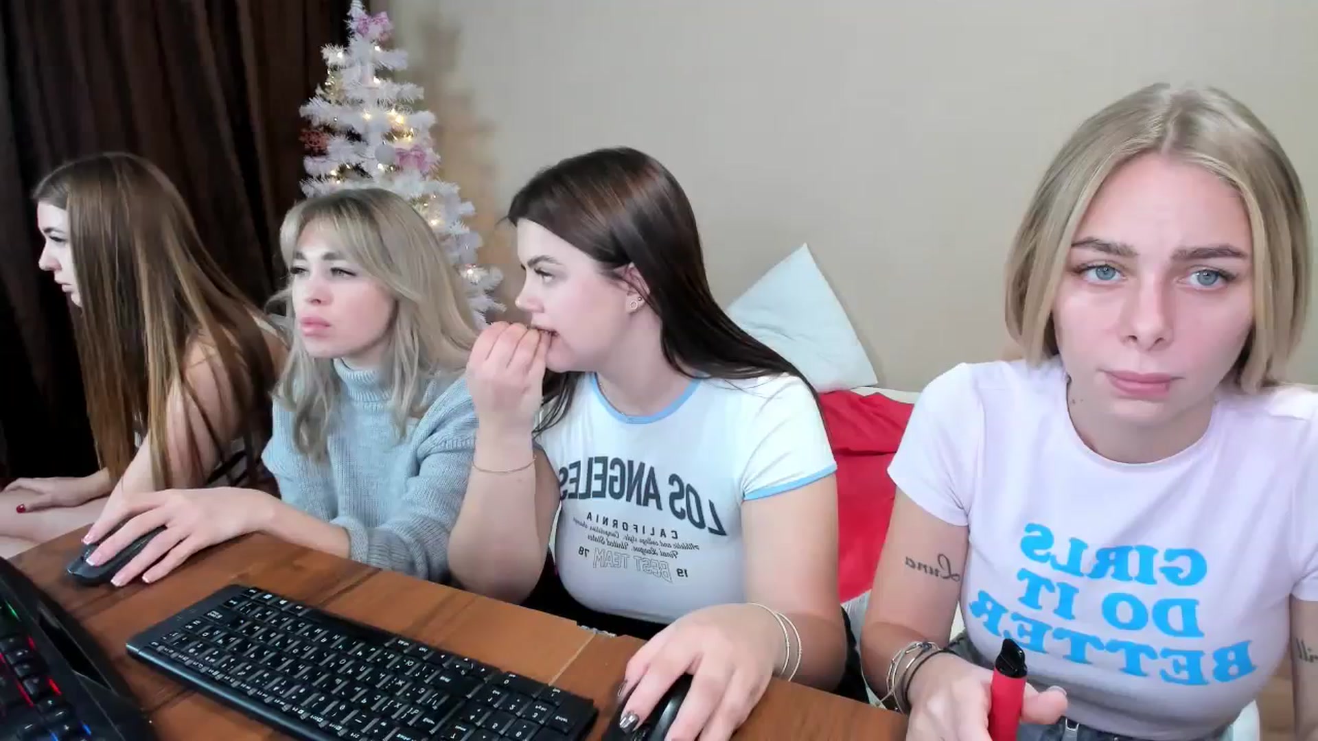 Gallery image thumbnail from YourPupsik's myfreecams stream on, 12/30/2023, 11:40 image 6 of 20