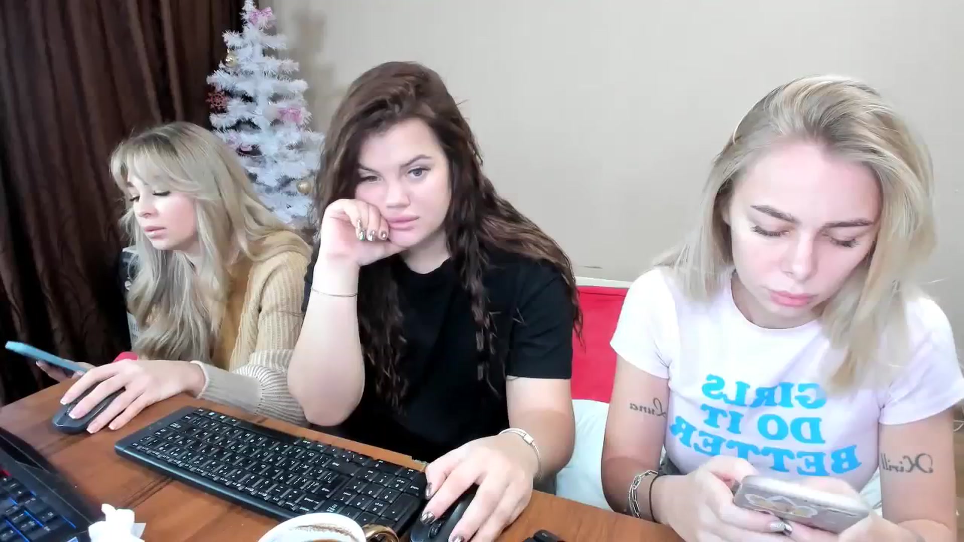 Gallery image thumbnail from YourPupsik's myfreecams stream on, 12/31/2023, 09:23 image 6 of 20