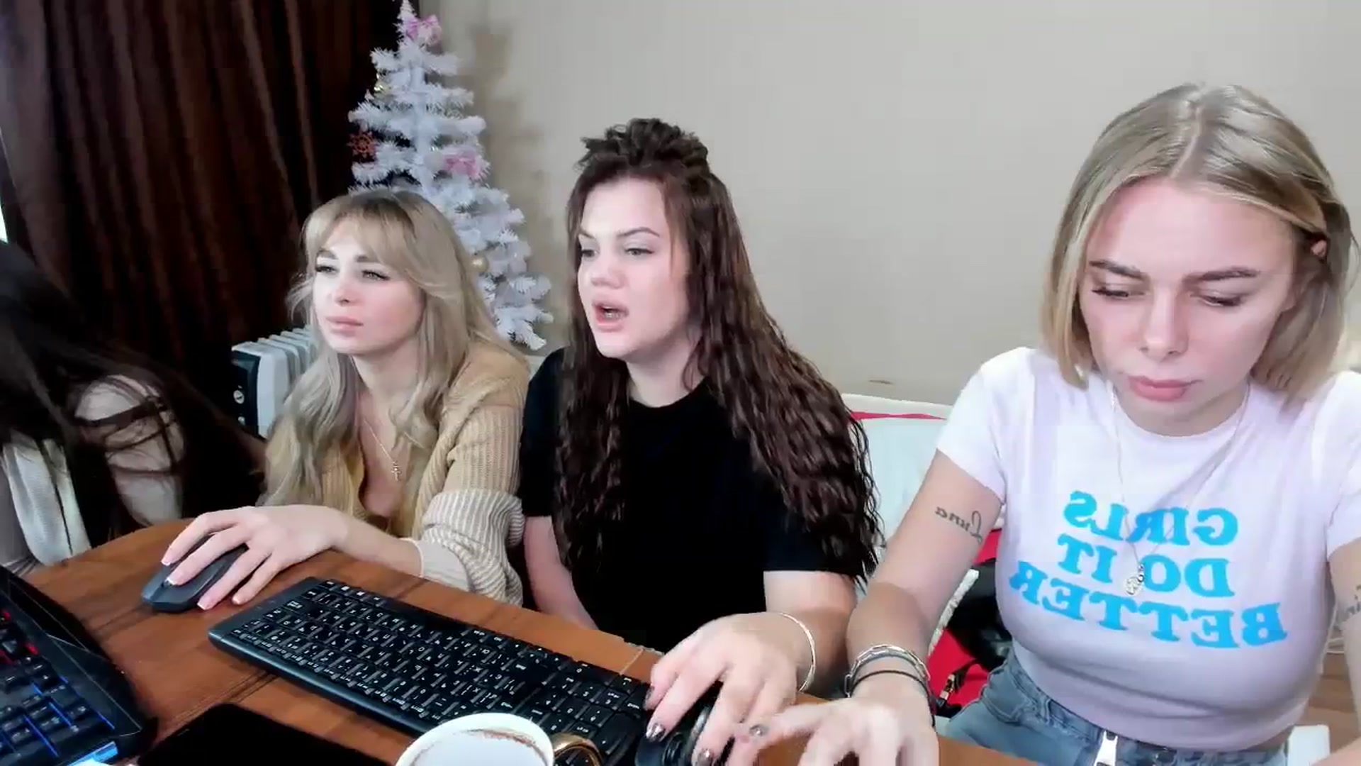 Gallery image thumbnail from YourPupsik's myfreecams stream on, 12/31/2023, 09:45 image 7 of 20