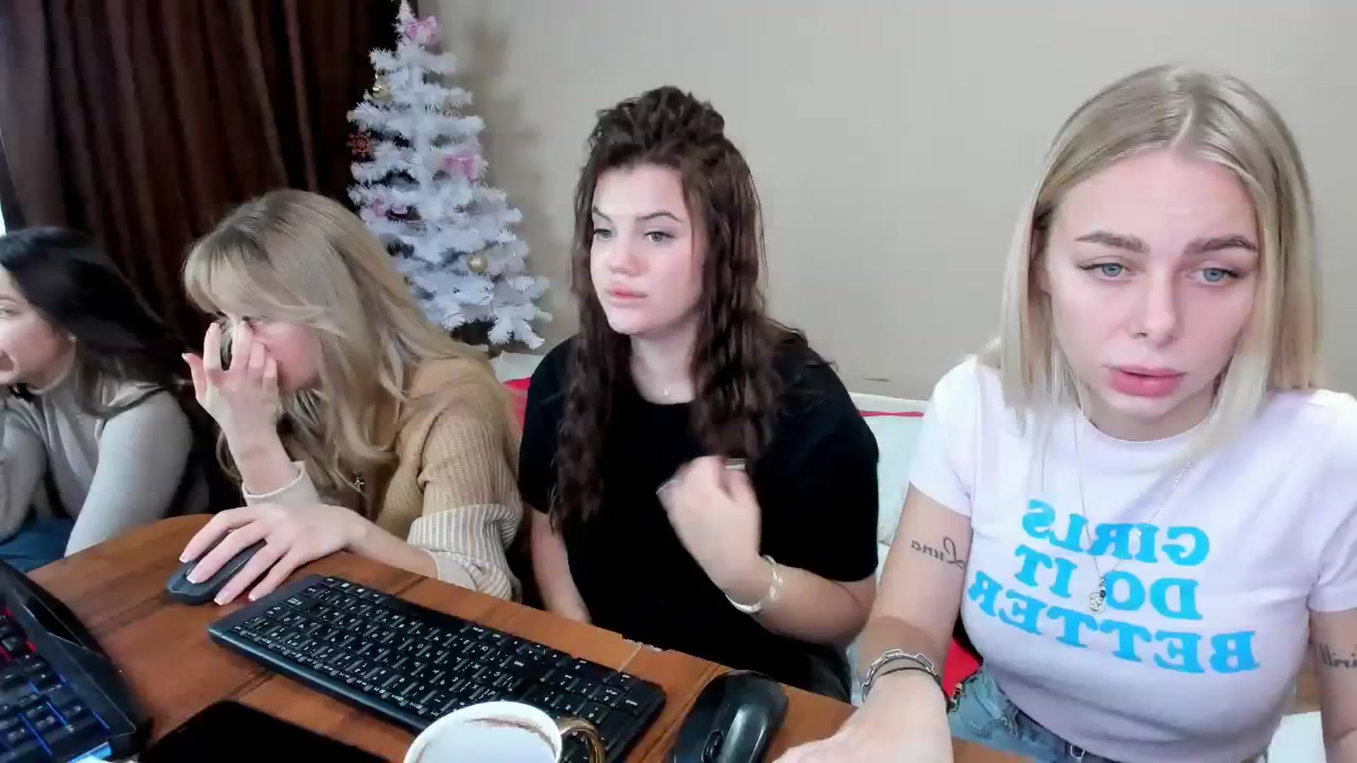 Gallery image thumbnail from YourPupsik's myfreecams stream on, 12/31/2023, 09:45 image 1 of 20