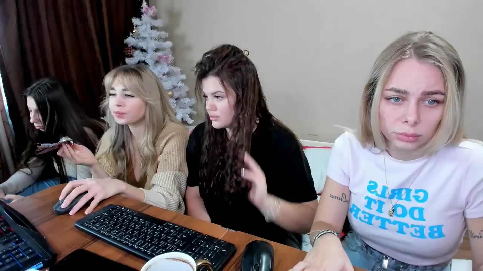 Gallery image thumbnail from YourPupsik's myfreecams stream on, 12/31/2023, 09:45 image 15 of 20