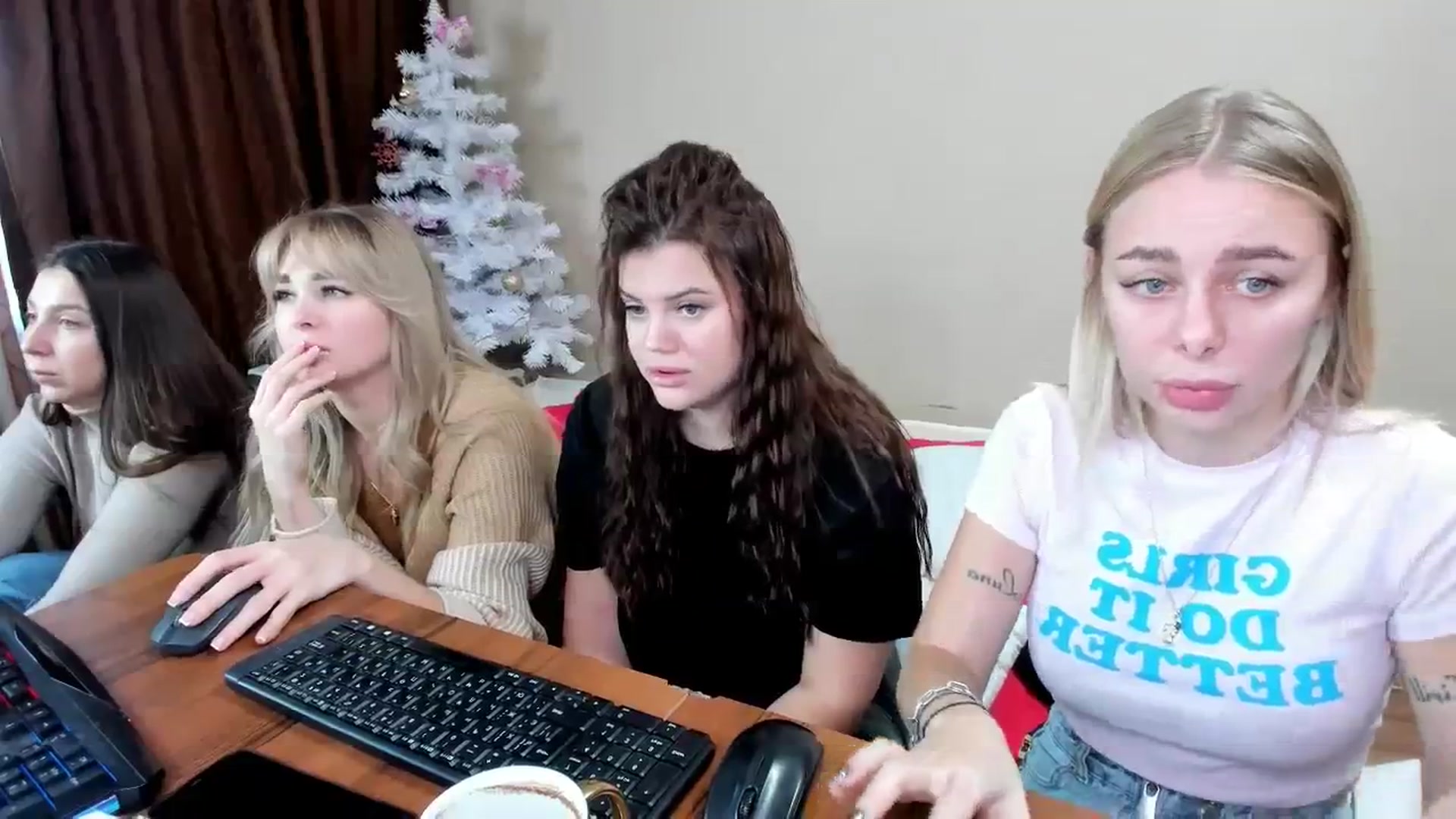 Gallery image thumbnail from YourPupsik's myfreecams stream on, 12/31/2023, 09:45 image 3 of 20