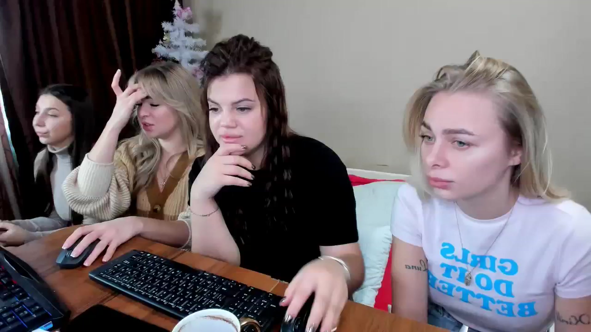 Gallery image thumbnail from YourPupsik's myfreecams stream on, 12/31/2023, 09:45 image 20 of 20