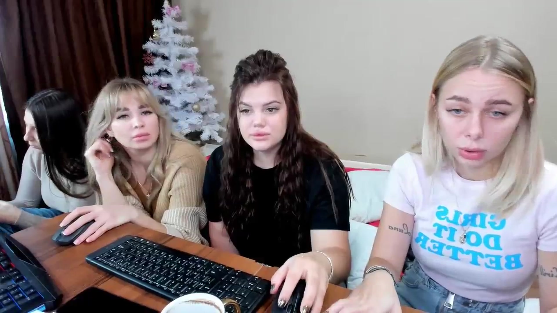 Gallery image thumbnail from YourPupsik's myfreecams stream on, 12/31/2023, 09:45 image 5 of 20