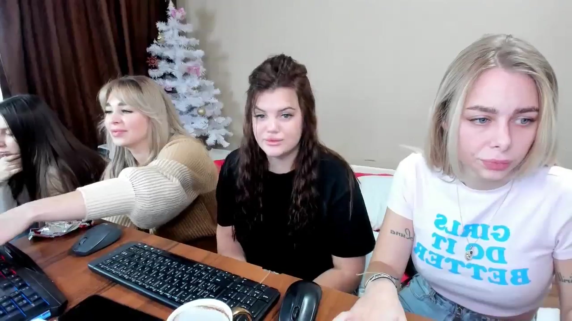 Gallery image thumbnail from YourPupsik's myfreecams stream on, 12/31/2023, 09:45 image 14 of 20