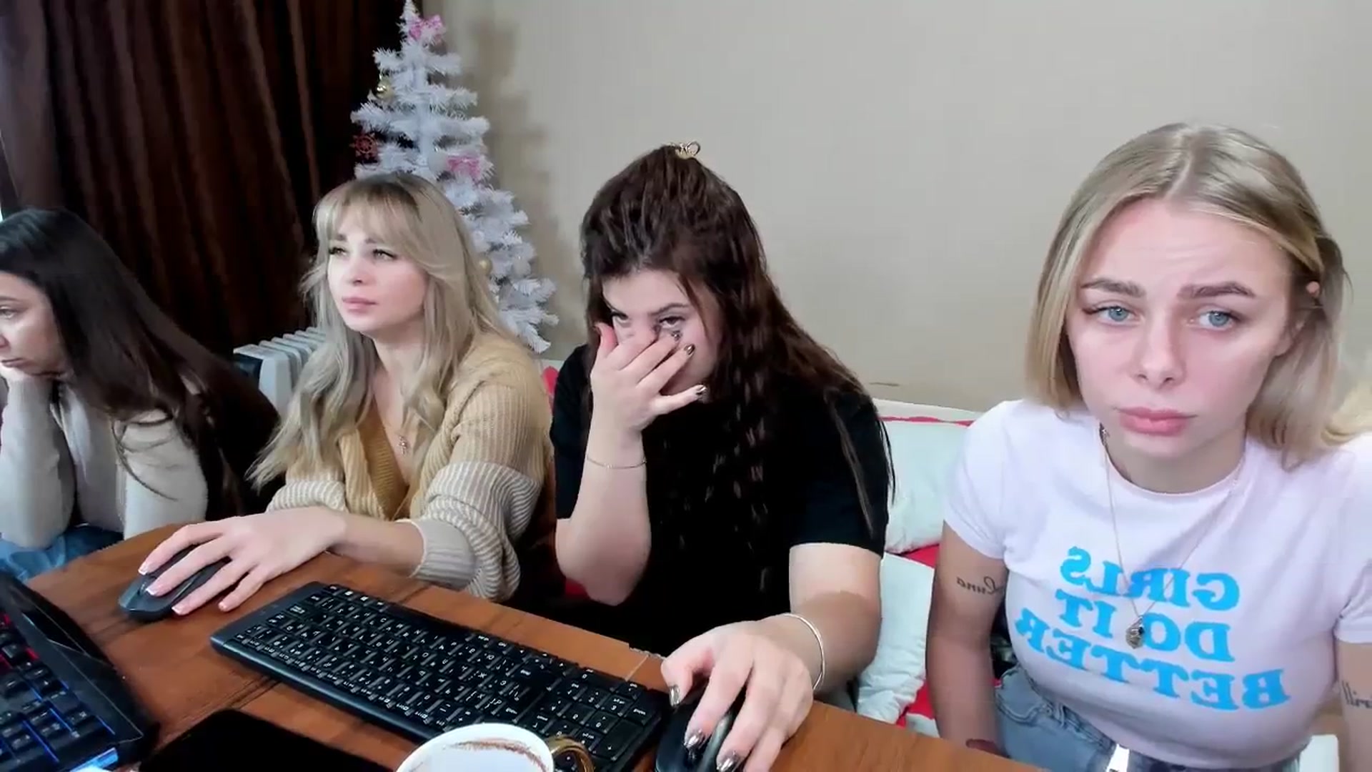 Gallery image thumbnail from YourPupsik's myfreecams stream on, 12/31/2023, 09:45 image 6 of 20