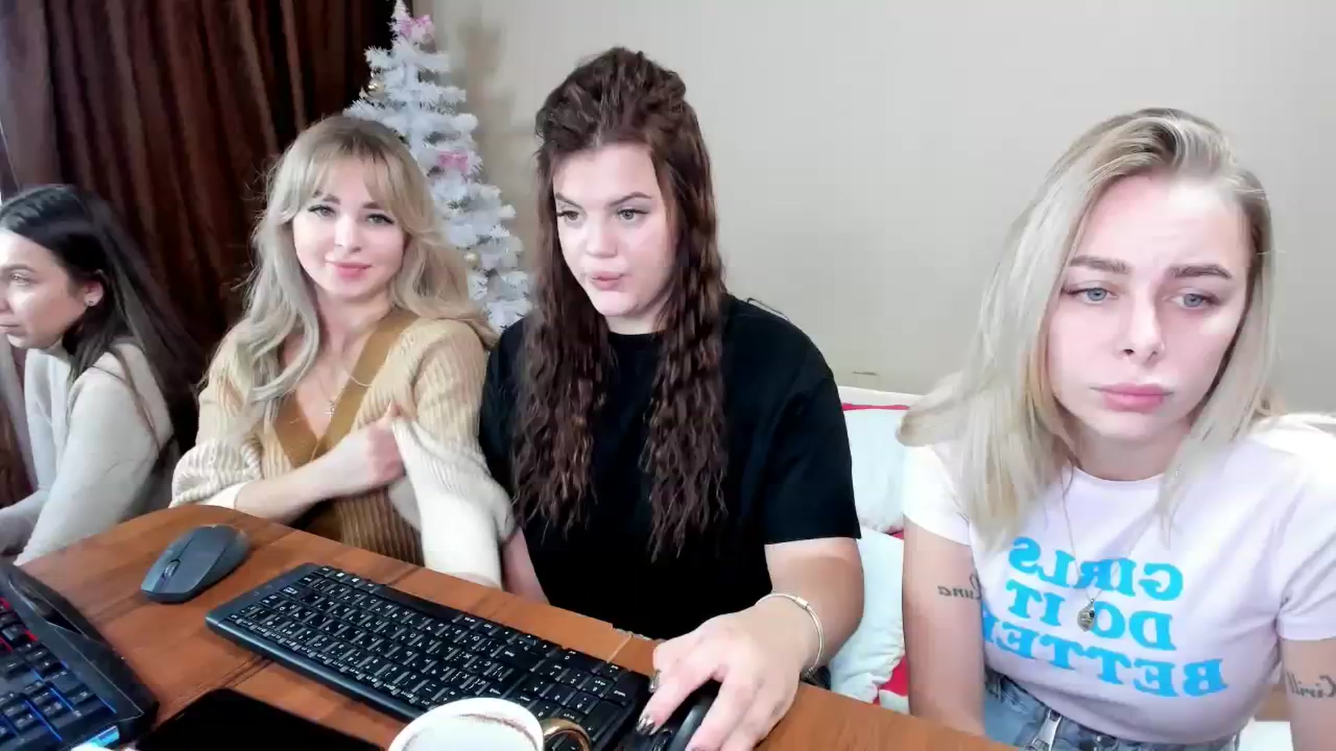 Gallery image thumbnail from YourPupsik's myfreecams stream on, 12/31/2023, 09:45 image 17 of 20