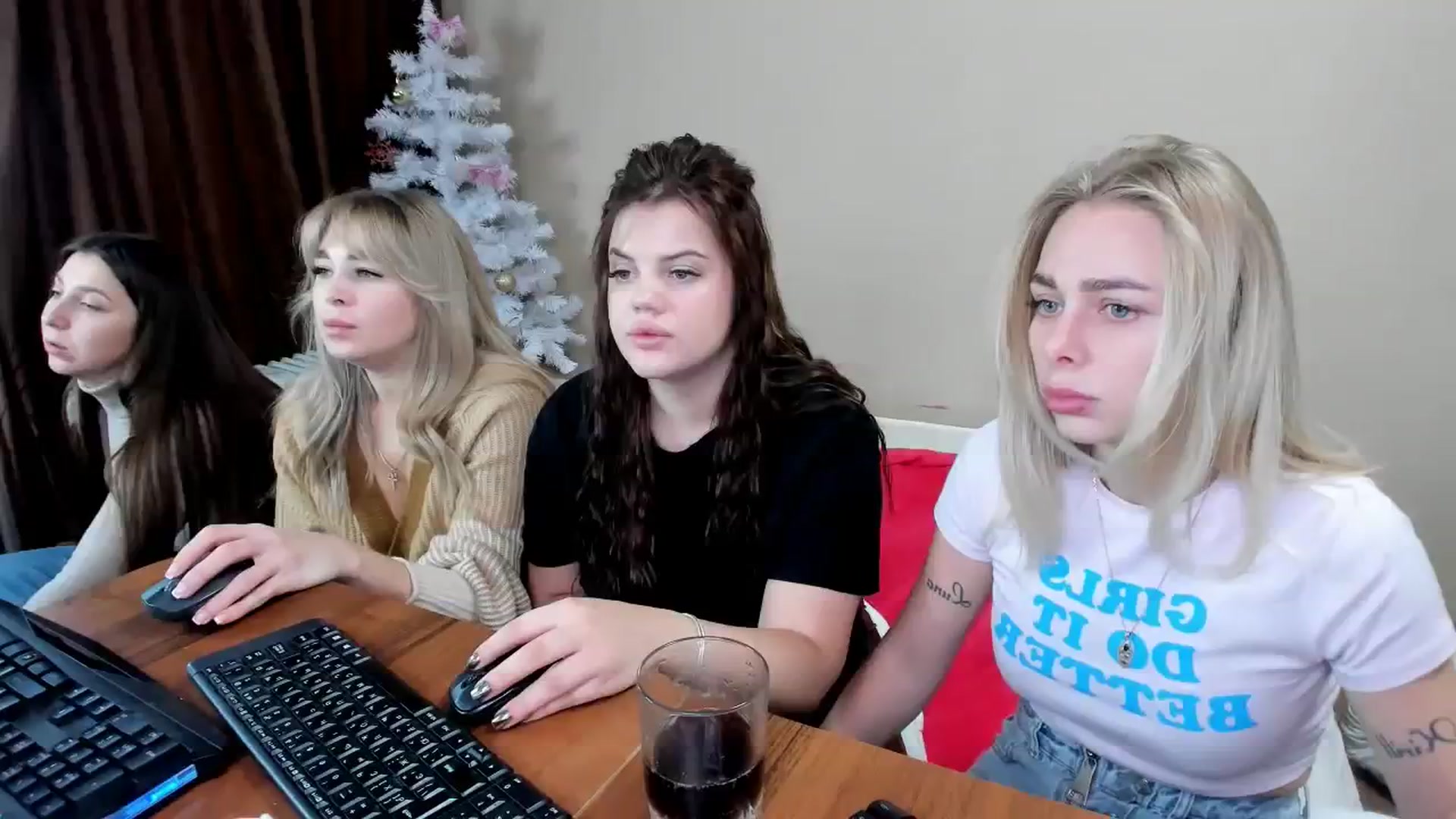 Gallery image thumbnail from YourPupsik's myfreecams stream on, 12/31/2023, 11:08 image 14 of 20