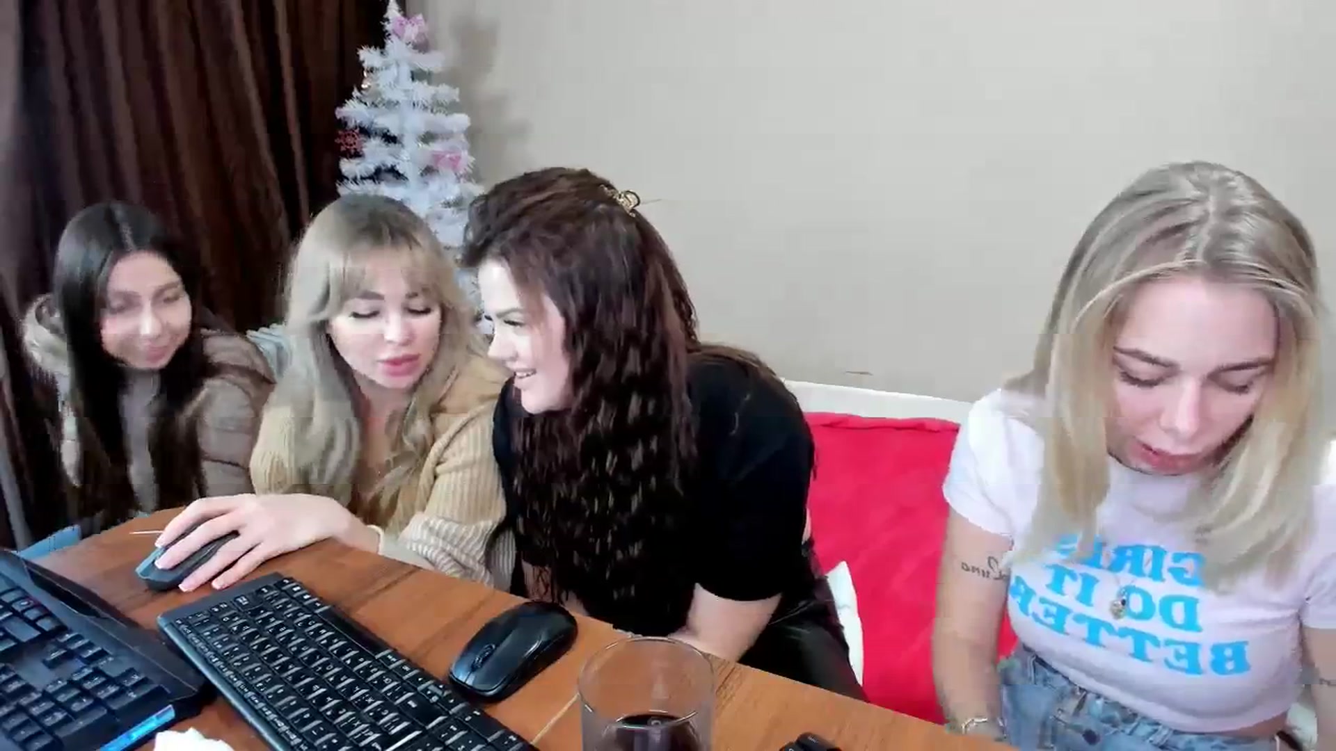 Gallery image thumbnail from YourPupsik's myfreecams stream on, 12/31/2023, 11:08 image 18 of 20