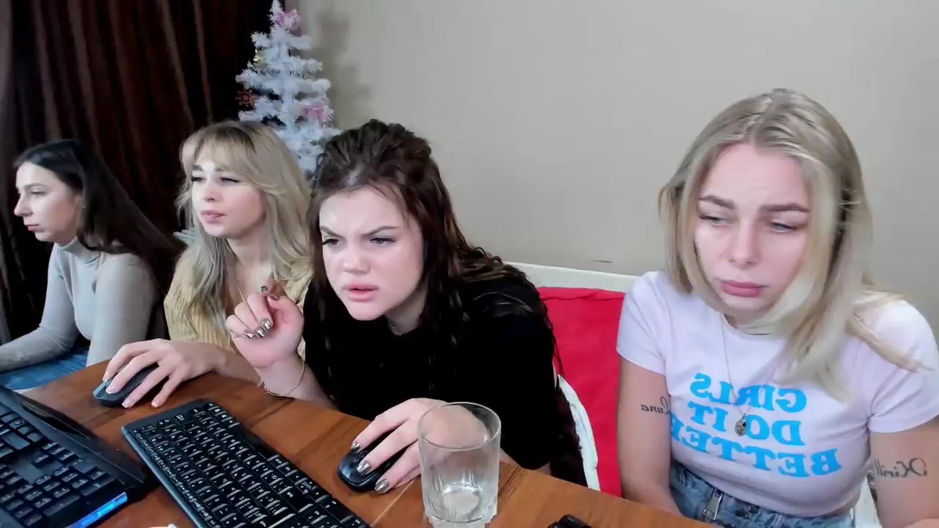 Gallery image thumbnail from YourPupsik's myfreecams stream on, 12/31/2023, 11:08 image 13 of 20