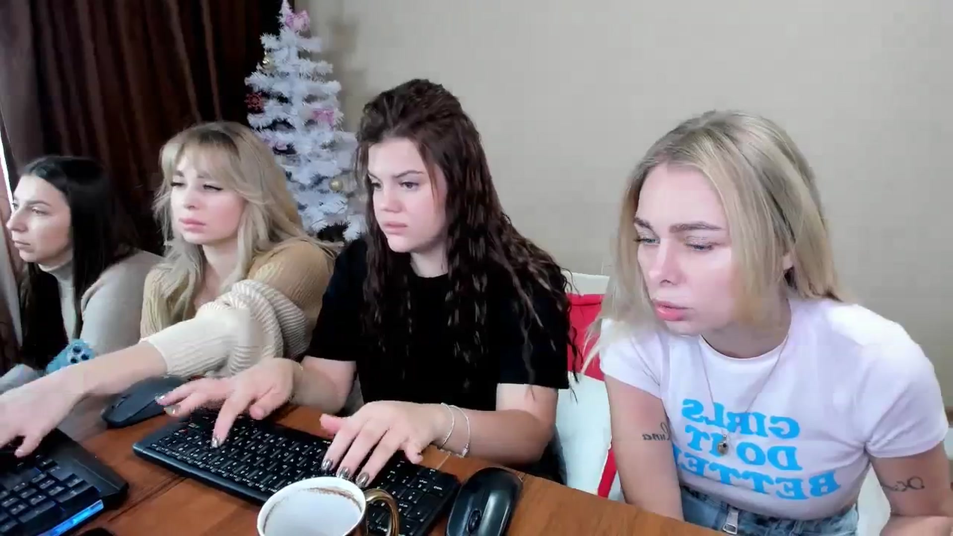 Gallery image thumbnail from YourPupsik's myfreecams stream on, 12/31/2023, 11:08 image 3 of 20
