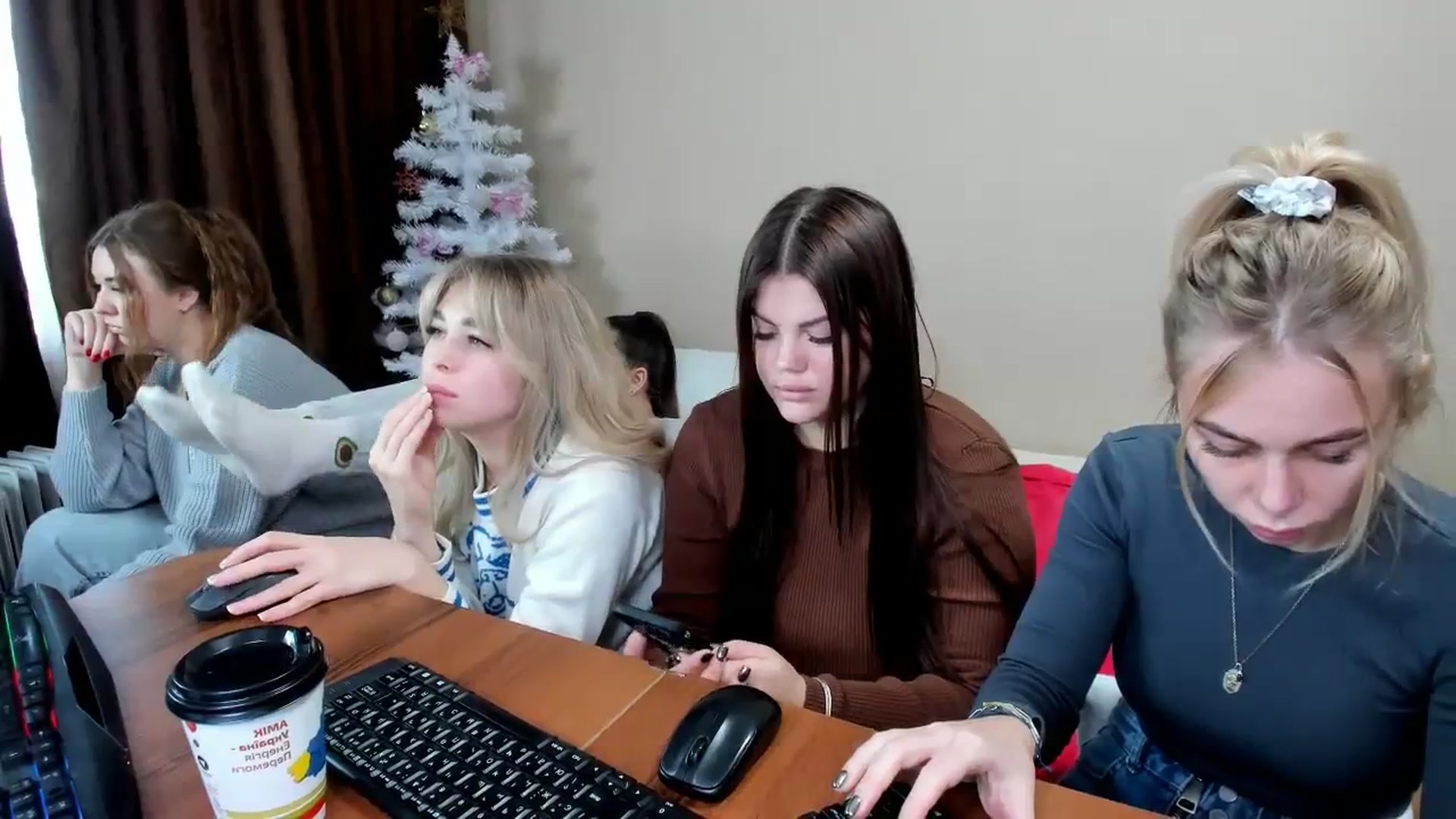 Gallery image thumbnail from YourPupsik's myfreecams stream on, 01/02/2024, 09:00 image 9 of 20