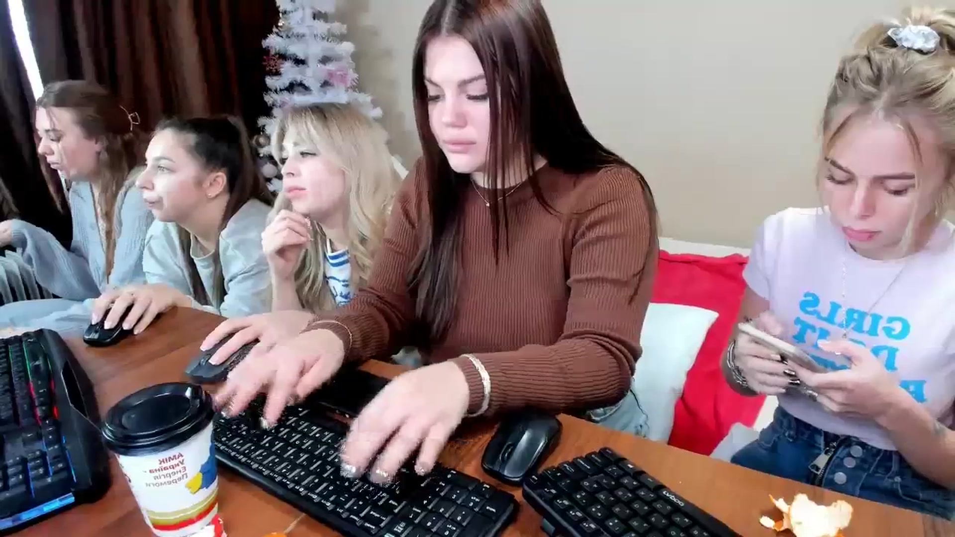Gallery image thumbnail from YourPupsik's myfreecams stream on, 01/02/2024, 10:21 image 3 of 20