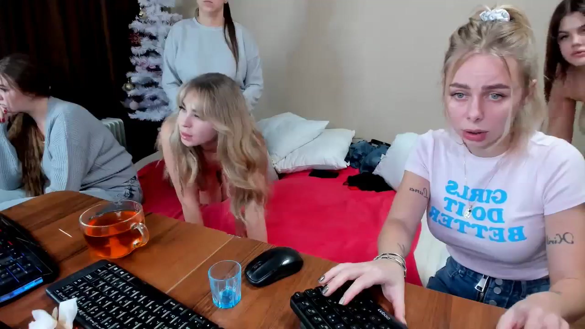 Gallery image thumbnail from YourPupsik's myfreecams stream on, 01/02/2024, 11:25 image 18 of 20