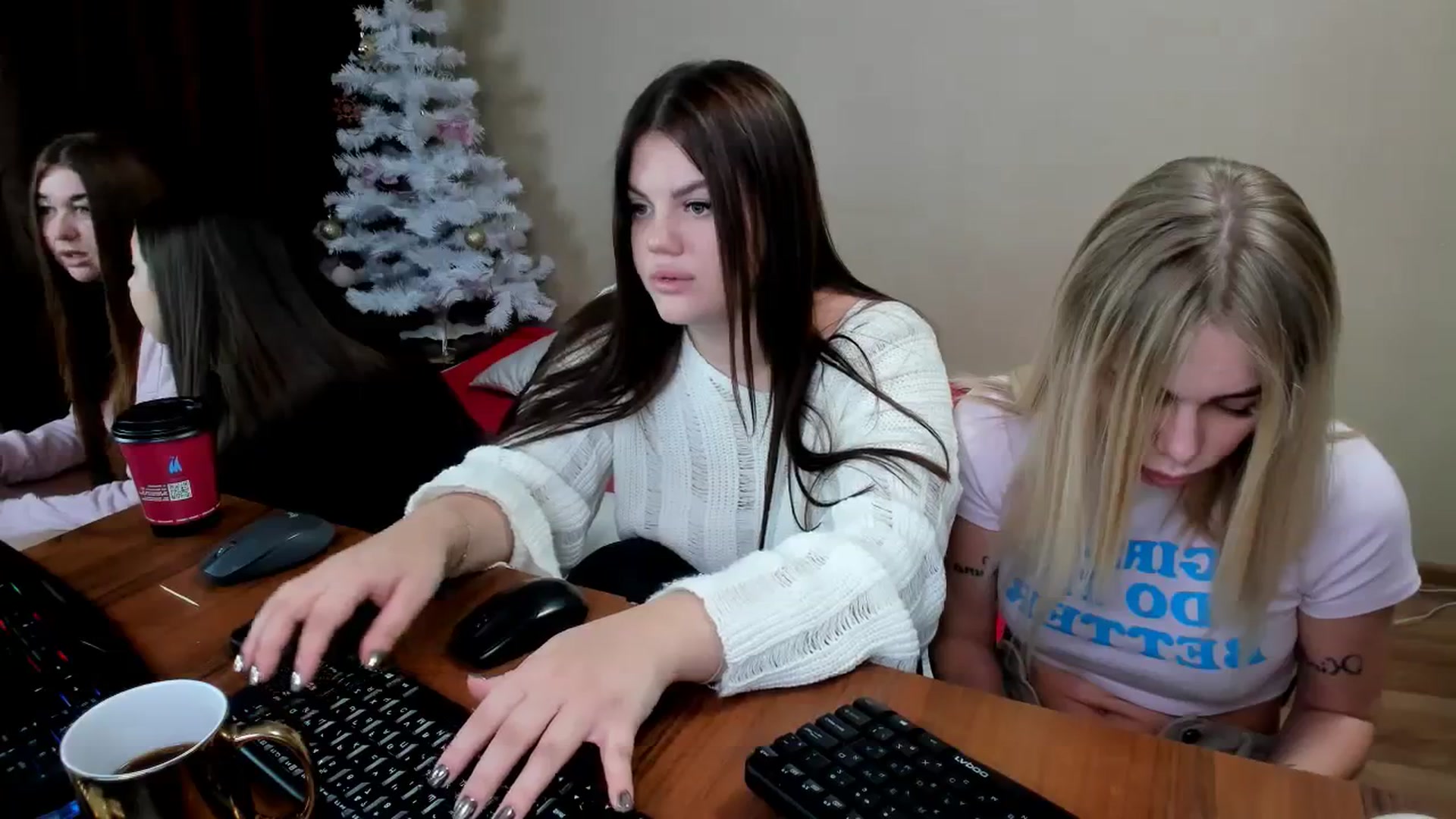 Gallery image thumbnail from YourPupsik's myfreecams stream on, 01/03/2024, 09:56 image 3 of 20