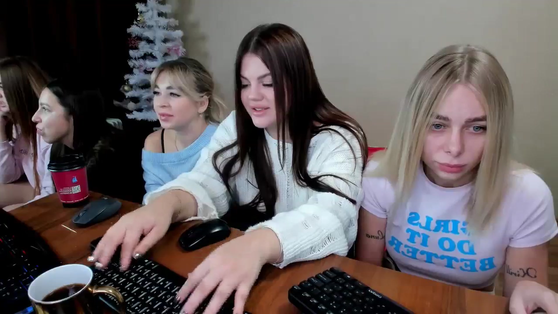 Gallery image thumbnail from YourPupsik's myfreecams stream on, 01/03/2024, 09:56 image 2 of 20