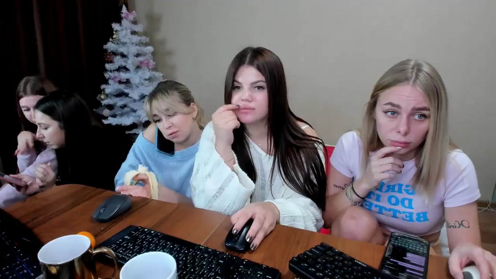 Gallery image thumbnail from YourPupsik's myfreecams stream on, 01/03/2024, 11:19 image 9 of 20
