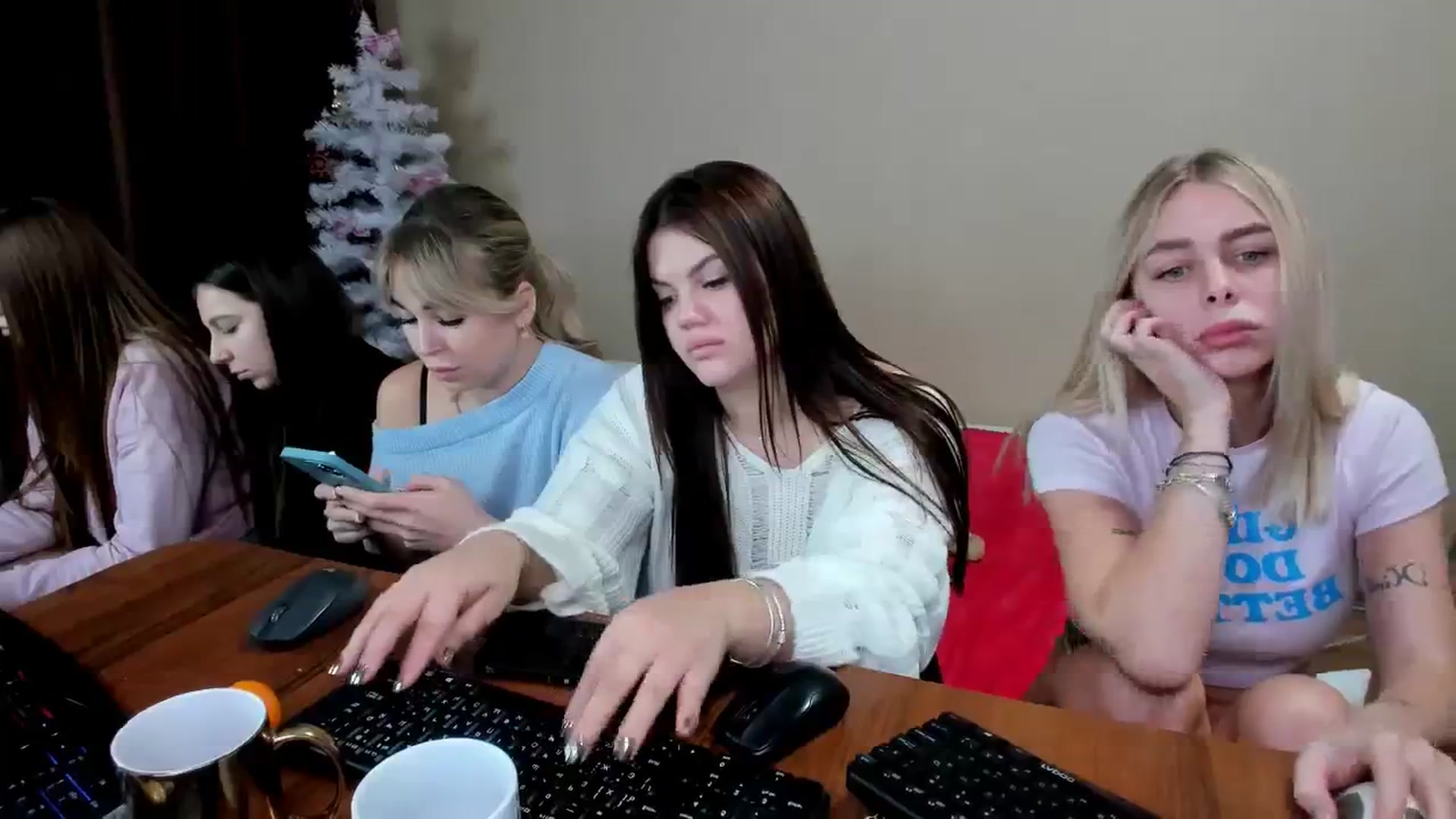 Gallery image thumbnail from YourPupsik's myfreecams stream on, 01/03/2024, 11:19 image 17 of 20