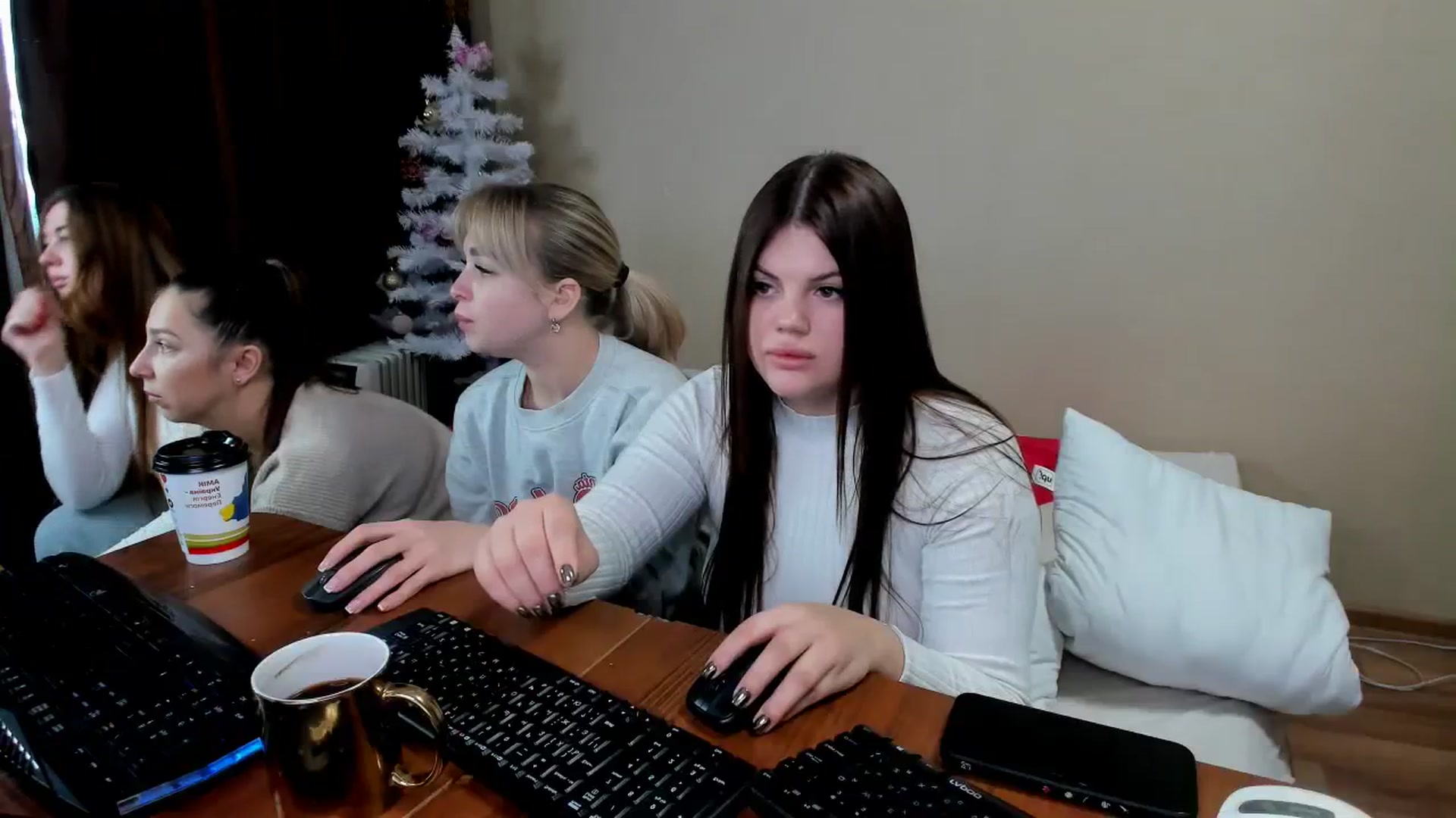 Gallery image thumbnail from YourPupsik's myfreecams stream on, 01/05/2024, 08:05 image 18 of 20