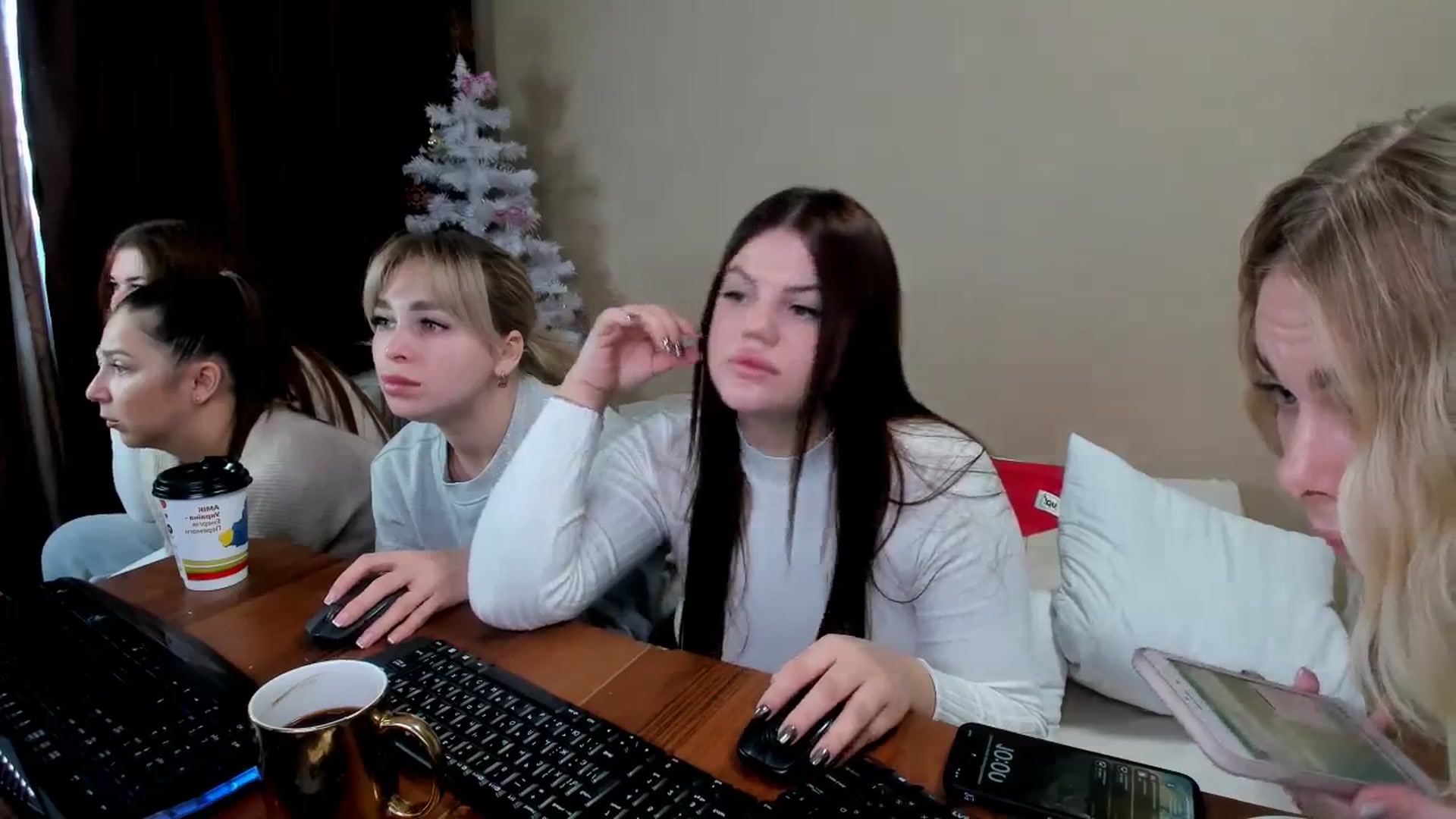 Gallery image thumbnail from YourPupsik's myfreecams stream on, 01/05/2024, 08:05 image 19 of 20