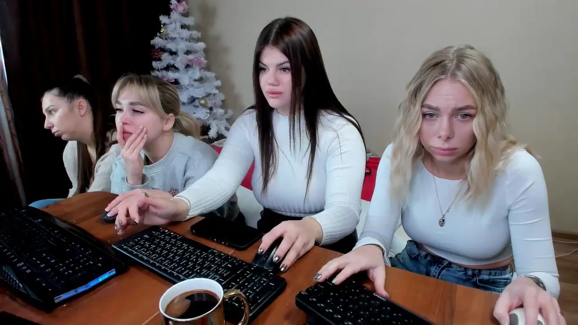 Gallery image thumbnail from YourPupsik's myfreecams stream on, 01/05/2024, 08:05 image 4 of 20