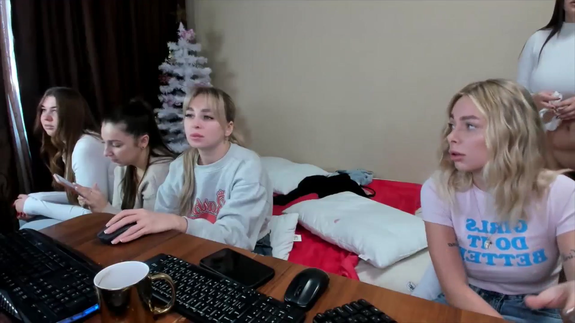 Gallery image thumbnail from YourPupsik's myfreecams stream on, 01/05/2024, 08:57 image 11 of 20
