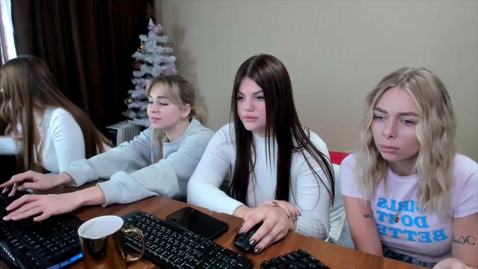Gallery image thumbnail from YourPupsik's myfreecams stream on, 01/05/2024, 08:57 image 15 of 20