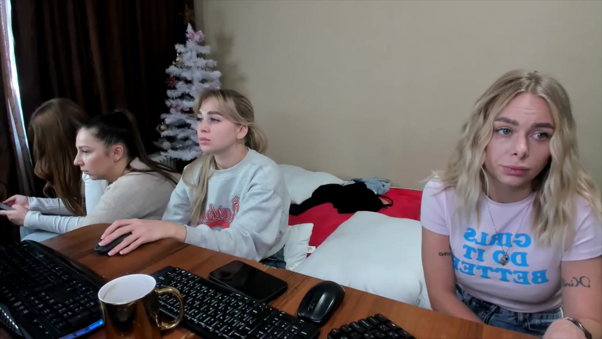 Gallery image thumbnail from YourPupsik's myfreecams stream on, 01/05/2024, 08:57 image 12 of 20