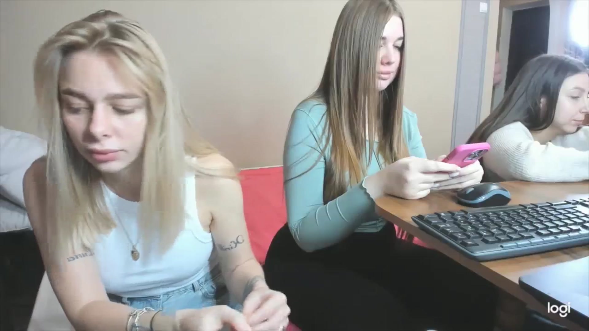 Gallery image thumbnail from YourPupsik's myfreecams stream on, 03/13/2024, 10:20 image 19 of 20