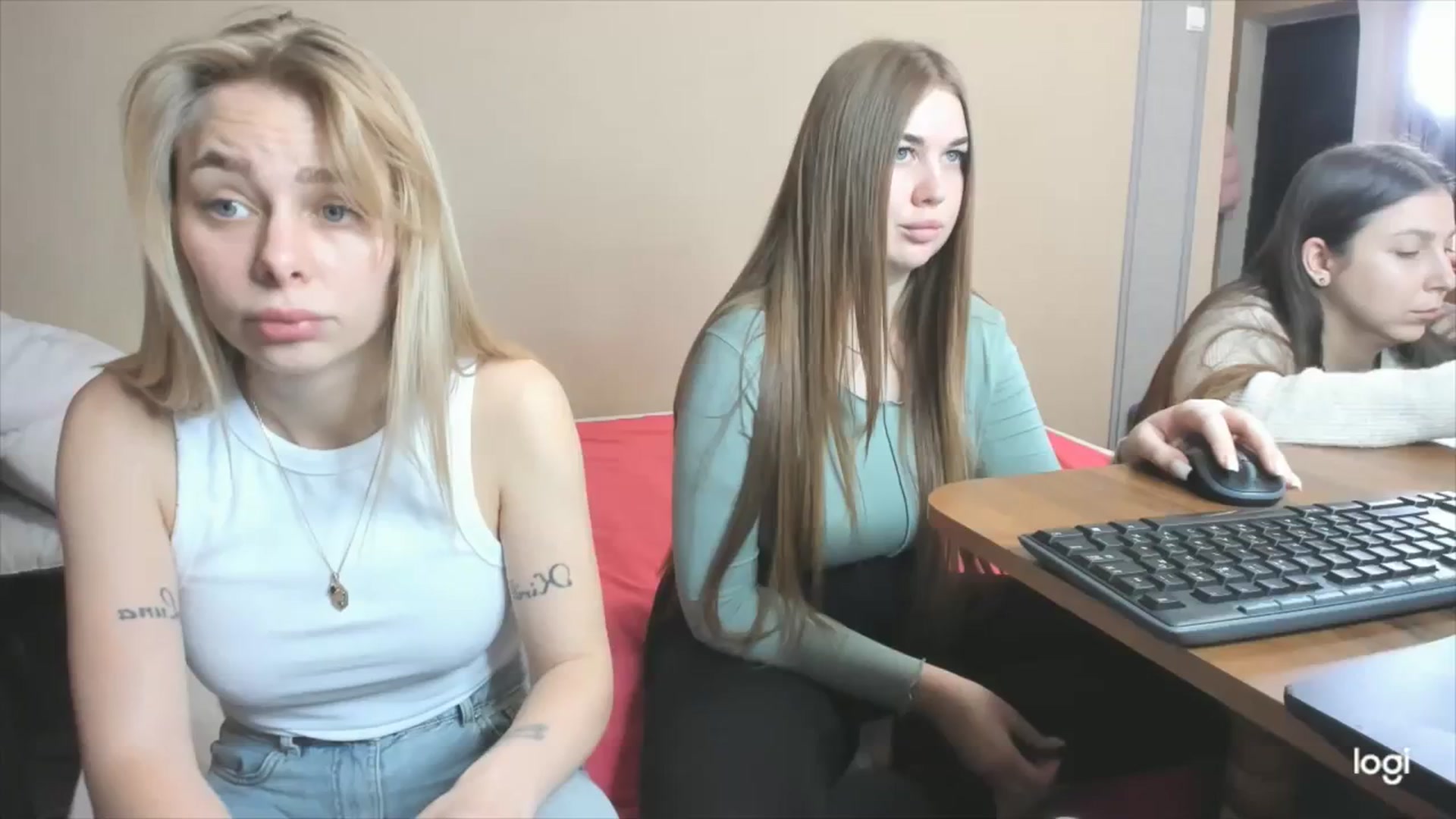Gallery image thumbnail from YourPupsik's myfreecams stream on, 03/13/2024, 10:20 image 16 of 20