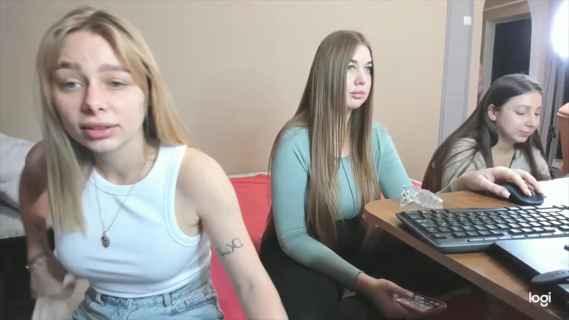 Gallery image thumbnail from YourPupsik's myfreecams stream on, 03/13/2024, 11:34 image 11 of 20