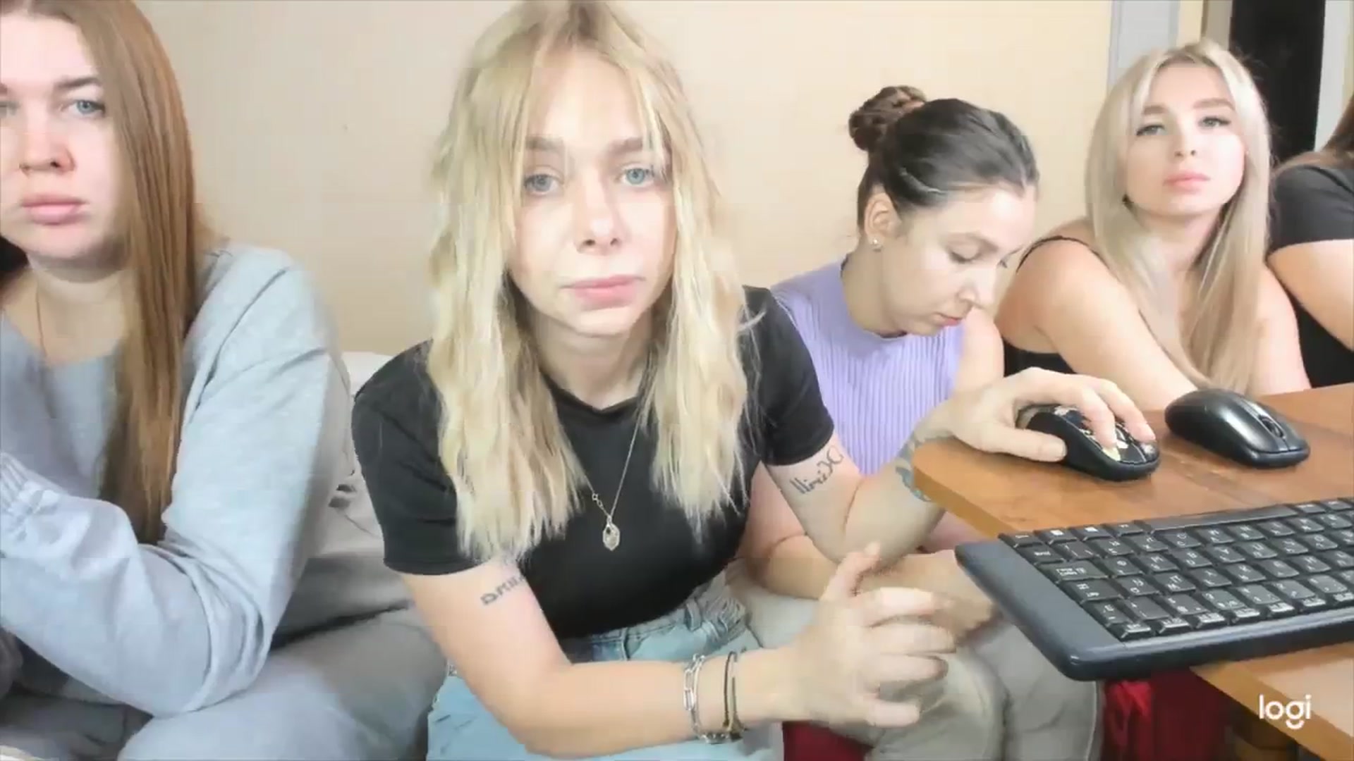 Gallery image thumbnail from YourPupsik's myfreecams stream on, 04/08/2024, 09:31 image 7 of 20