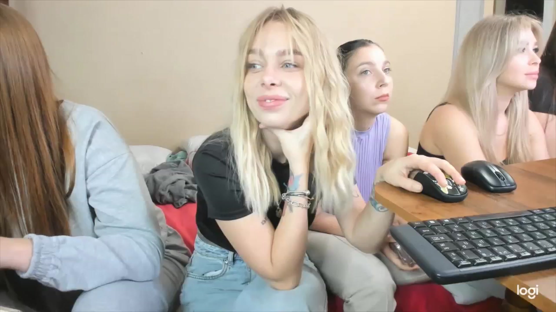 Gallery image thumbnail from YourPupsik's myfreecams stream on, 04/08/2024, 09:31 image 1 of 20